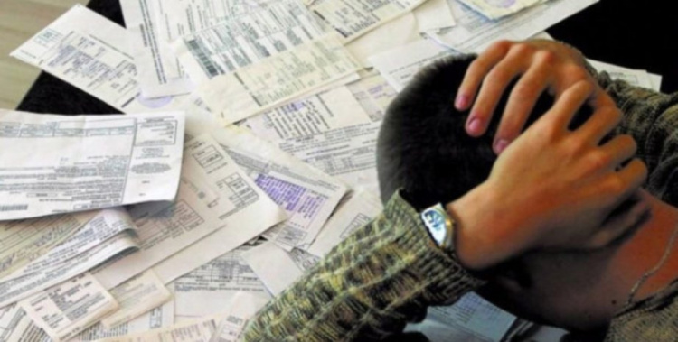 Борги за комуналку: скільки можуть законно утримати з пенсії та коли загрожує арешт майна