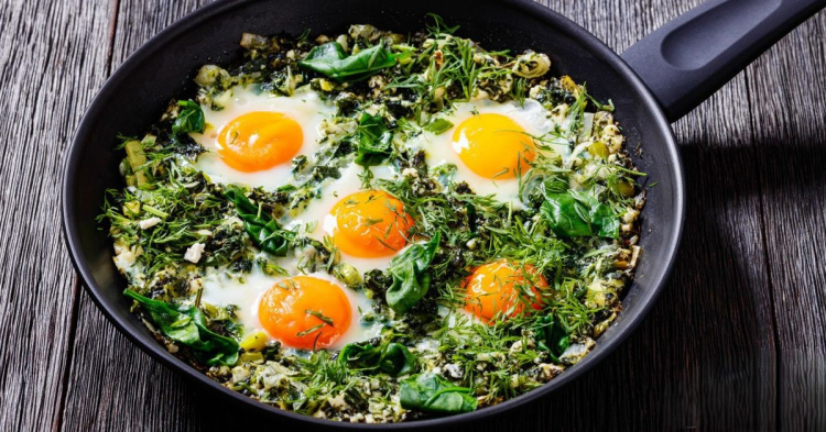 Рецепт незвичної зеленої яєчні зі шпинатом, яка підкорить ваш Instagram