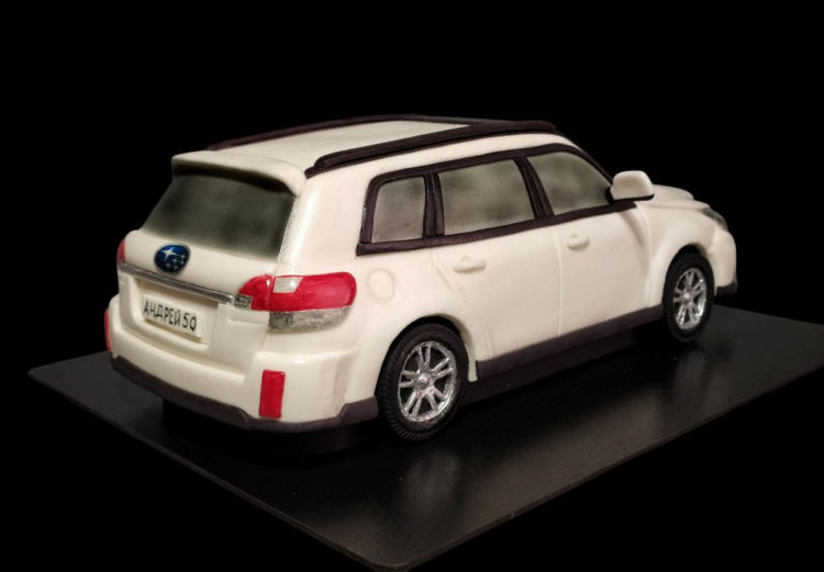 Солодкий автопарк кондитера з Дніпра поповнив 3D вершковий торт "Subaru"