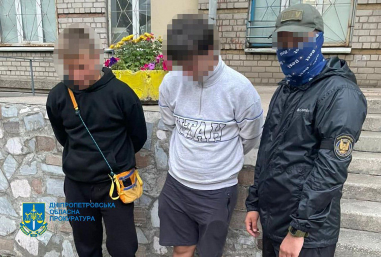 Пекельна схема: підлітки з Кам’янського хотіли підірвати поліцейське авто біля ТЦК у Дніпрі - подробиці