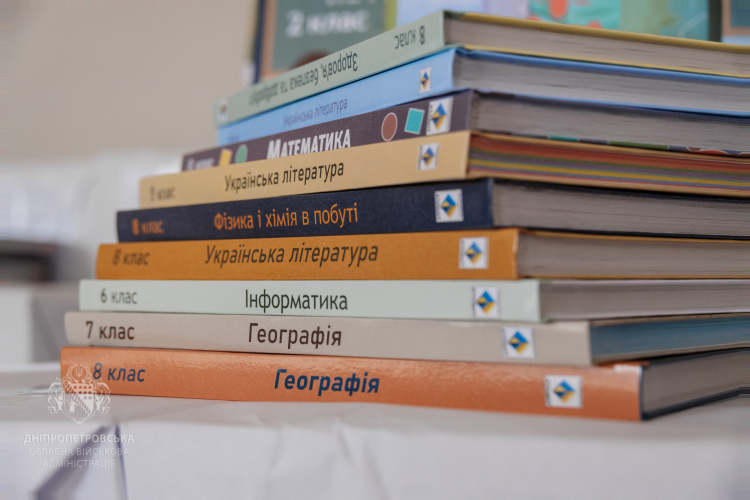 Освіта без бар’єрів: Дніпропетровська область отримала підручники для дітей з особливими потребами