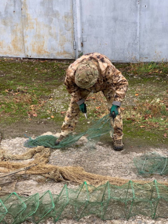 Рибоохоронці Дніпропетровщини передали вилучені браконьєрські сітки на потреби українського війська 