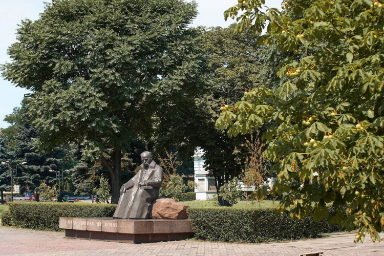 На території Кам’янського існує п’ять головних площ