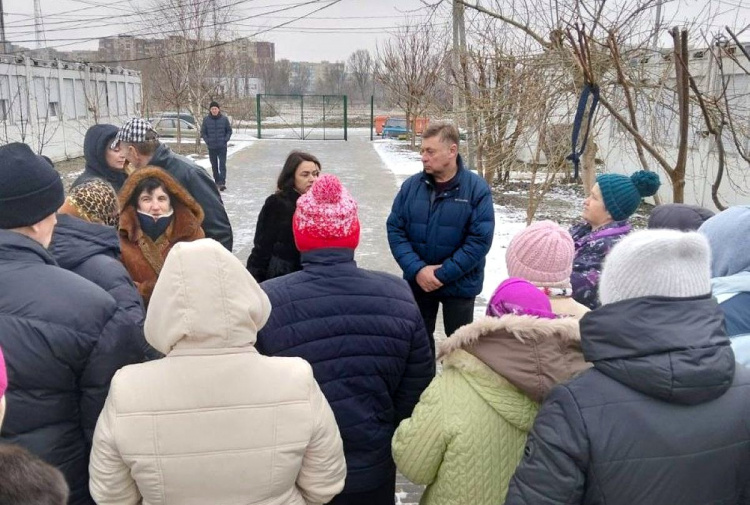 Шанс на новий старт: мешканцям модульного містечка у Кам'янському презентували можливості працевлаштування