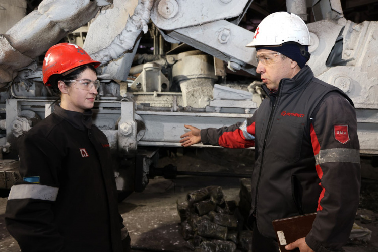 Як отримати 50 000 гривень під час першого року роботи: програма для випускників на Каметсталі