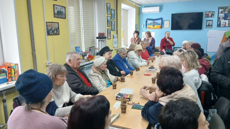 Нове життя після 60: у Кам’янському відкрили простір для спілкування та підтримки