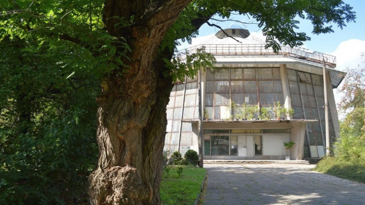 Кам’янчани можуть відвідати майстер-класи та унікальну оранжерею: березнева програма Ботсаду ДНУ