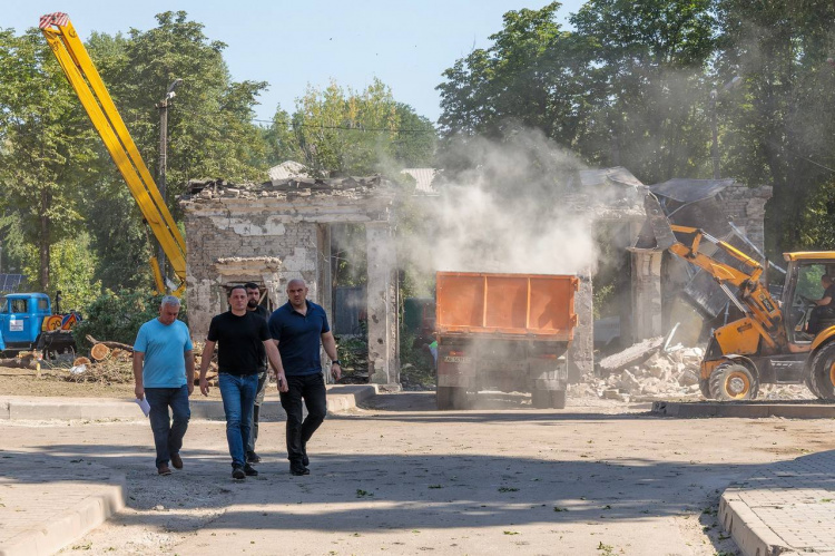 Як Кам’янське оговтується після ворожого обстрілу: координація, підтримка, відновлення