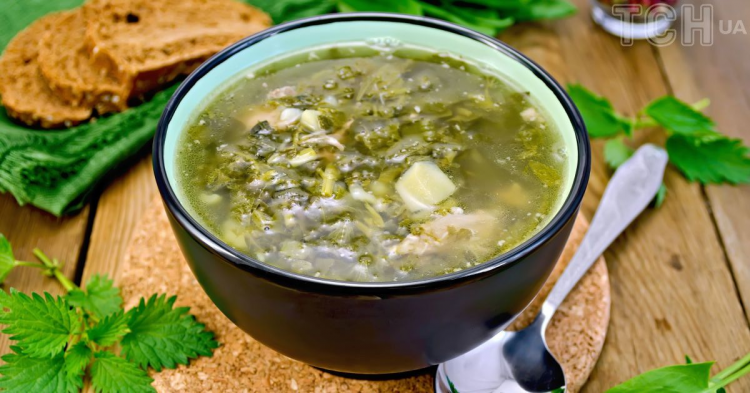 Приготуйте зелений борщ зі щавлем та молодою зеленню — справжній смак весни в тарілці