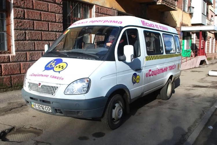 Соціальне таксі у Кам’янському: хто може скористатися та як замовити