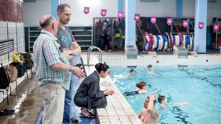 Вода, що повертає до життя: репортаж La Dépêche про реабілітацію ветеранів у програмі «Вільні хвилі»