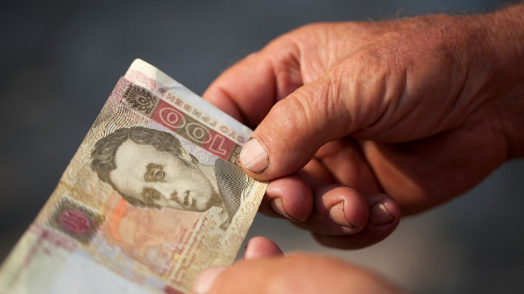 Соціальна пенсія в Україні у 2025 році: розмір виплат для осіб без стажу та як оформити