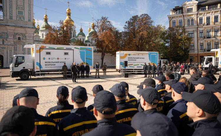 В громадах Дніпропетровщини діти вчитимуться в “школах на колесах”