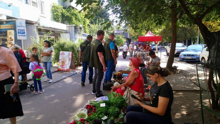 Стихійну торгівлю у Кам'янському ліквідовано - у місті пройшов рейд