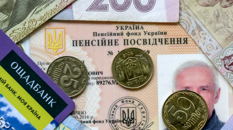 Пенсія за 34 роки стажу: на яку суму реально розраховувати у 2026 році та які вимоги держави