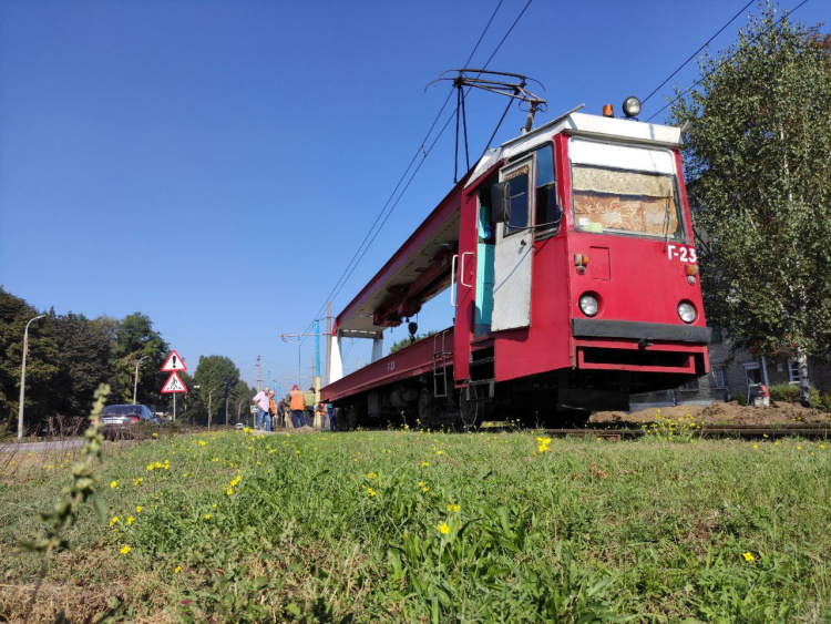 У Кам'янському капітально віремонтували частину трамвайних колій по вуліці Довженка - фото