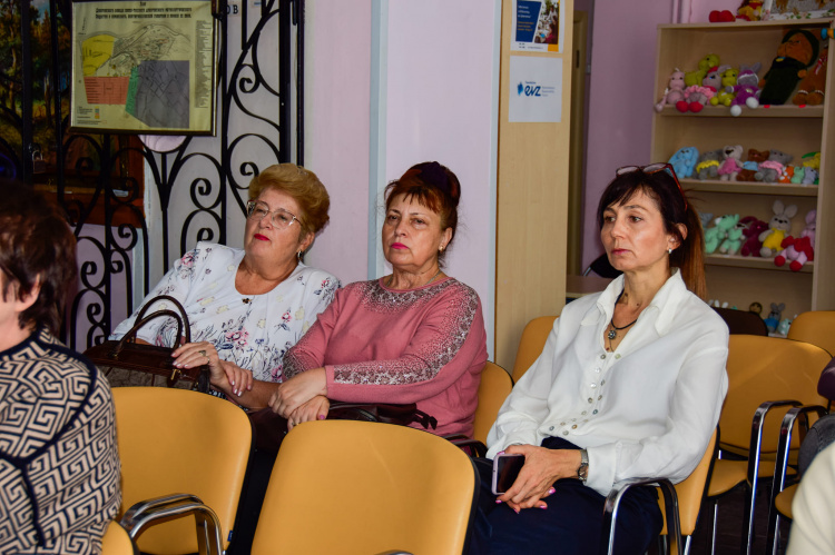 Булінг та мобінг: у Кам'янському жінкам дали практичні поради, як протистояти цькуванню або приниженню