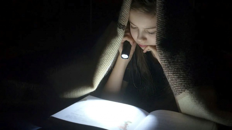 Відключення світла у Кам'янському 7 червня: масштабні ремонтні роботи, перелік адрес та поради експертів