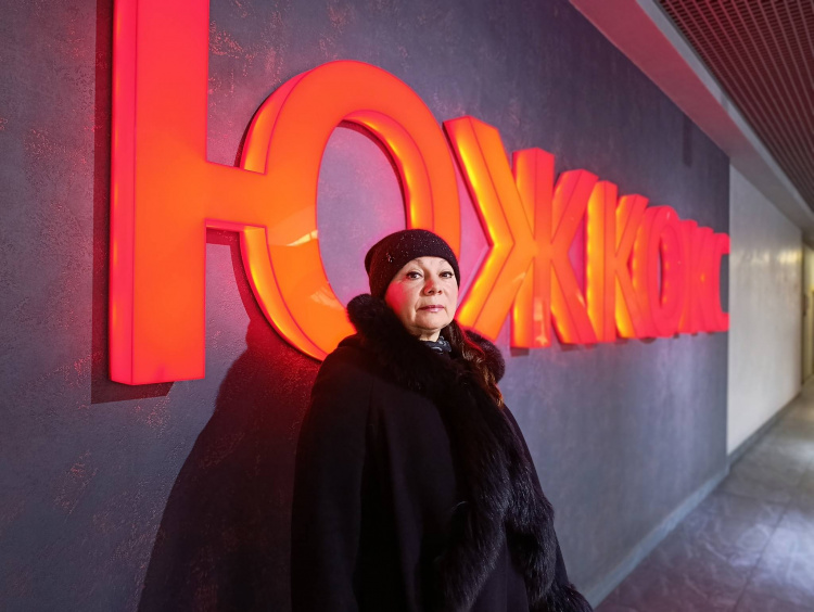 Сотні сортів півоній та гаряче виробництво: історія контролерки «ЮЖКОКСУ» Олени Кошелькової