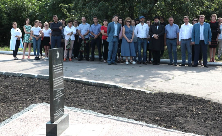 Недоторкана земля: як Дніпро та Кам’янське відроджують єврейські кладовища