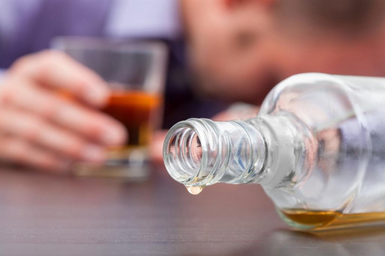 Як допомогти організму під час похмілля та що не варто робити під час алкогольної інтоксикації - МОЗ