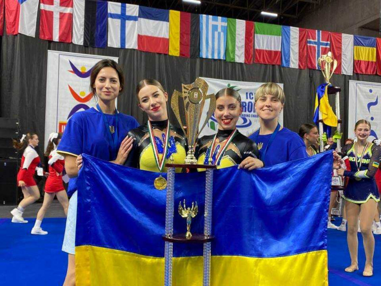 Черлідерки Кам’янського здобули «золото» на чемпіонаті Європи