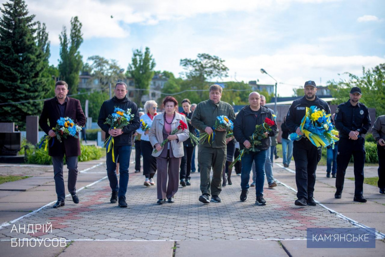 Пам'ятаємо про подвиг героїв: у Кам'янському вшанували пам'ять загиблих у Другій світовій війні