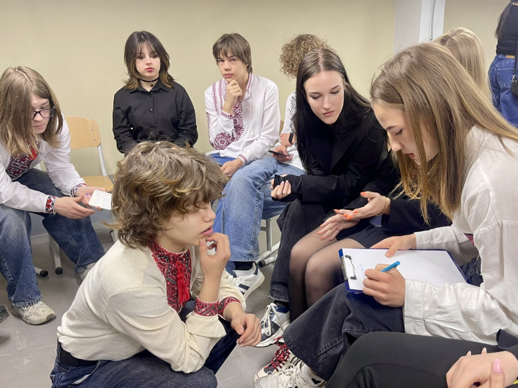 Молодь Дніпропетровщини та захисники провели дискусію у межах проєкту «Спілкуй.Ветеран»