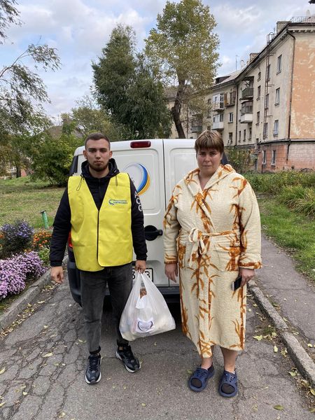 Волонтери надали адресну допомогу переселенцям у Кам'янському - фотофакт