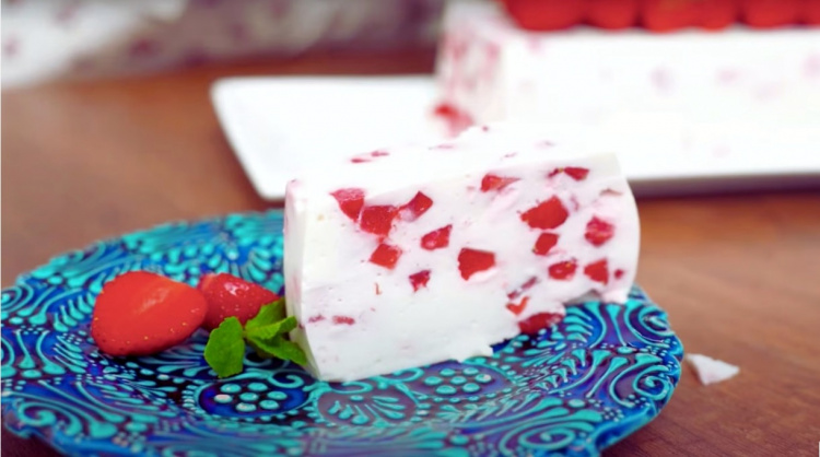 Неймовірна смакота із сиру та йогурту: готуємо низькокалорійний десерт за десять хвилин