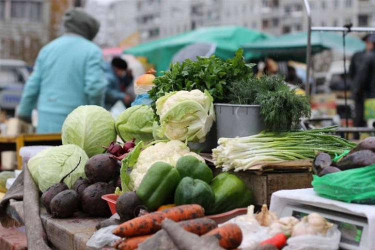 Ярмарок у Кам'янському: містянам пропонують свіжі продукти та товари від місцевих виробників