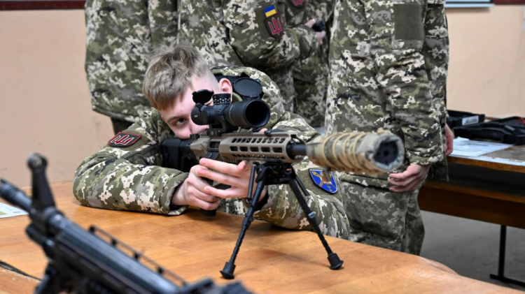 Заява МОН про скасування обов'язкової військової підготовки для студентів виявилася "вирваною з контексту" - подробиці