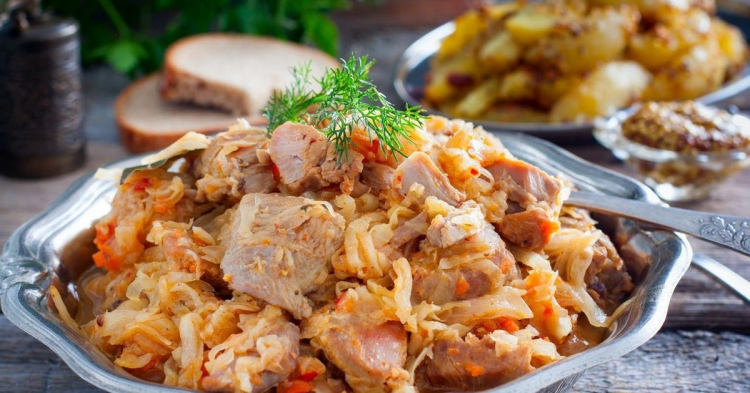 Приготуйте тушковану молоду капусту з яйцями — ніжна весняна вечеря