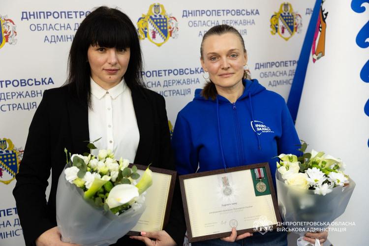 Від медсестри до гірника: на Дніпропетровщині нагородили героїв тилу