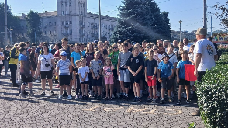 У Кам’янському пройшов забіг «Шаную воїнів, біжу за Героїв України»