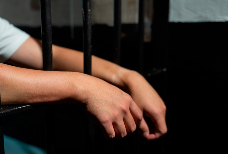 Три підпали, один вирок: на Дніпропетровщині працівника залізниці засудили за диверсії на замову ворога