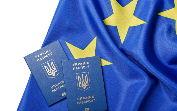 Нові правила в’їзду до ЄС для українців з 12 жовтня 2025: що зміниться