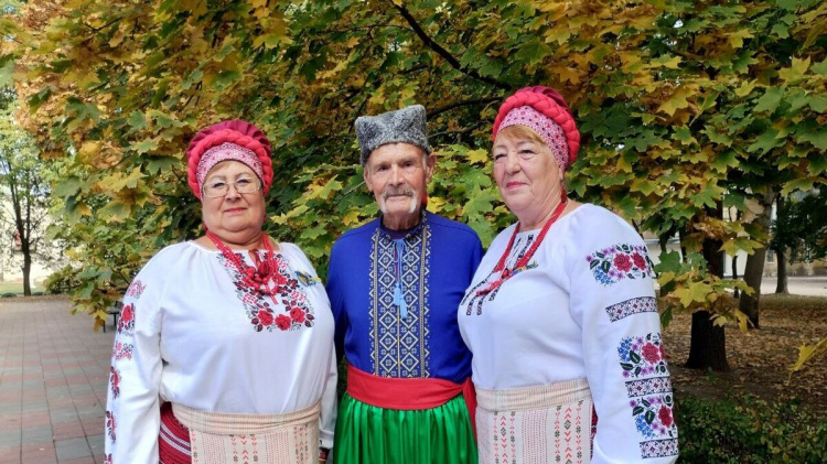 Тепло сердець і сила пісні: у Кам’янському відбувся захід “В усіх тисячоліттях і віках хай святиться слово Україна!”