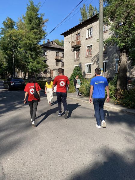 Волонтери відвідали кам'янчан-ВПО, які потребували допомоги: фото