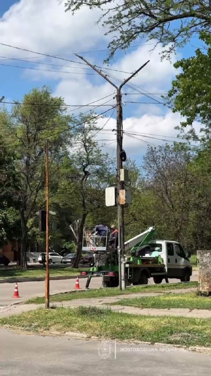 У Жовтих Водах встановлюють сонячні світильники
