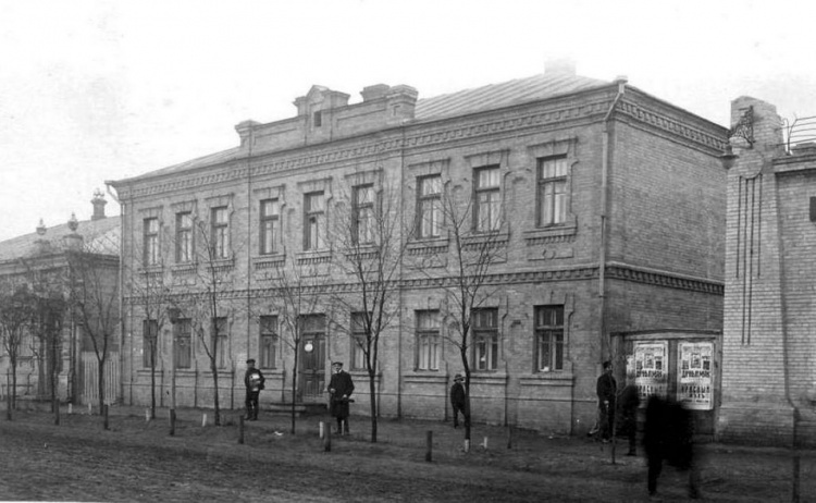 Таємниця будинку №5: як маєток чеського садівника став центром журналістики Кам’янського на ціле століття