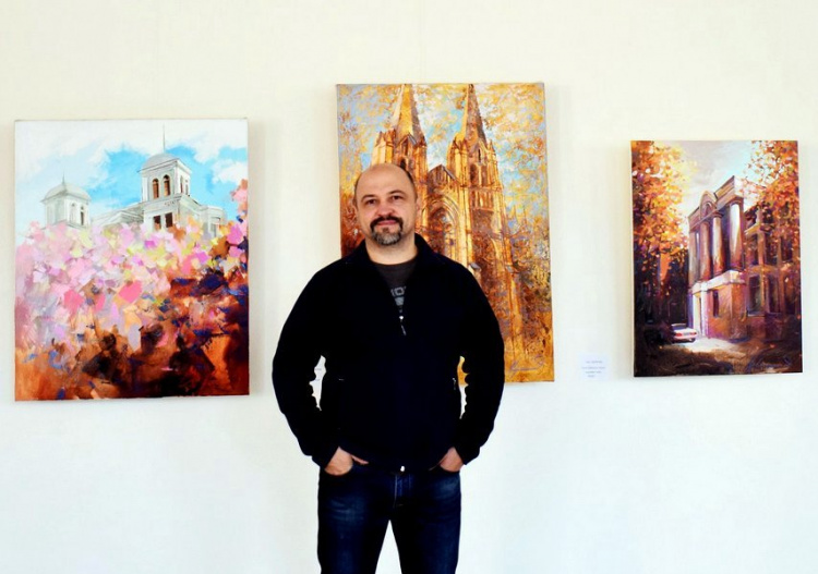 «Барви мого міста»: у музеї Кам'янського відкрилась виставка картин місцевого художника Івана Харітонова