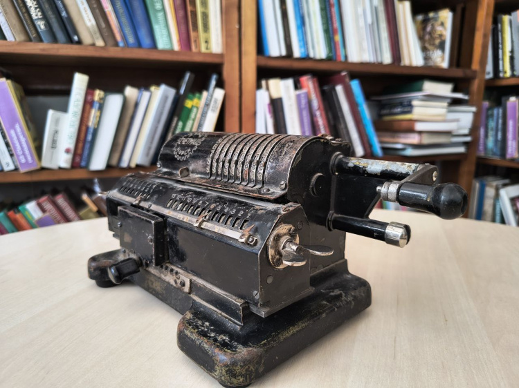 Без електрики та Wi-Fi: у Кам’янському з’явився предок усіх комп’ютерів - подробиці