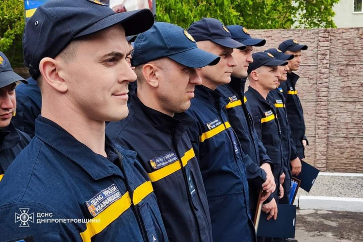 У Камʼянському відкрили незвичайну алею до Дня пожежної охорони - деталі