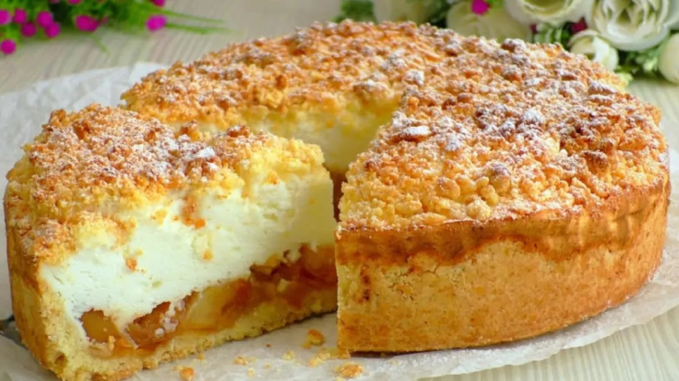 Ви точно забудете про "Шарлотку": найсмачніший пиріг з яблуками та ніжним кремом