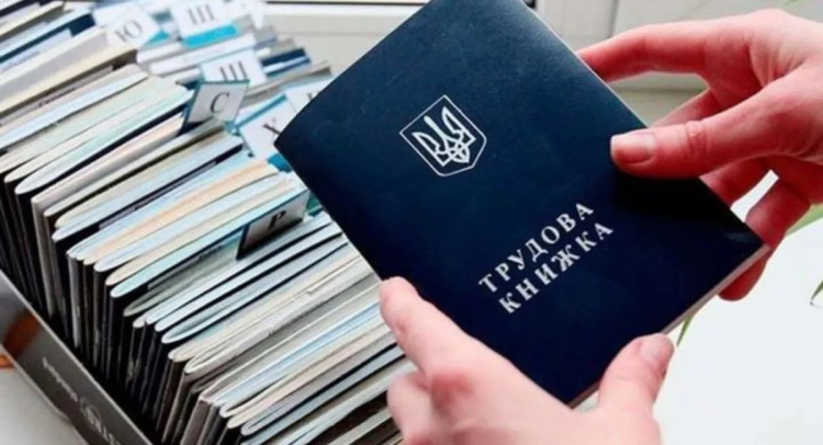 Як отримати пенсію без трудової книжки: Рада дозволила підтверджувати стаж по-новому