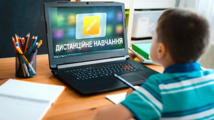 Дистанційка залишається: як навчатимуться діти з прифронтових та окупованих територій