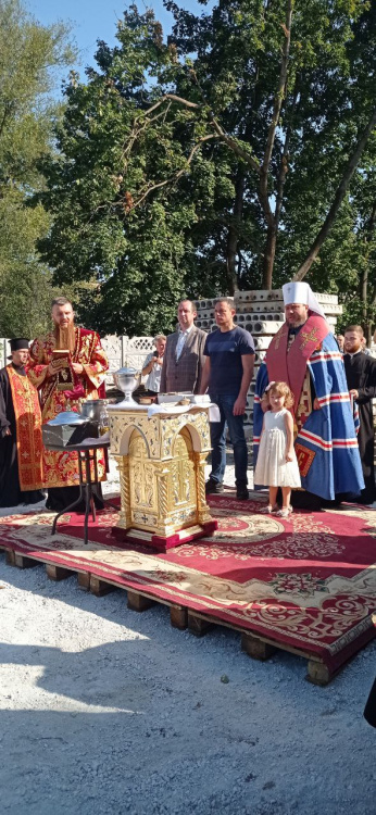 У Кам'янському заклали капсулу під будівництво першого на Дніпропетровщині сучасного храму ПЦУ