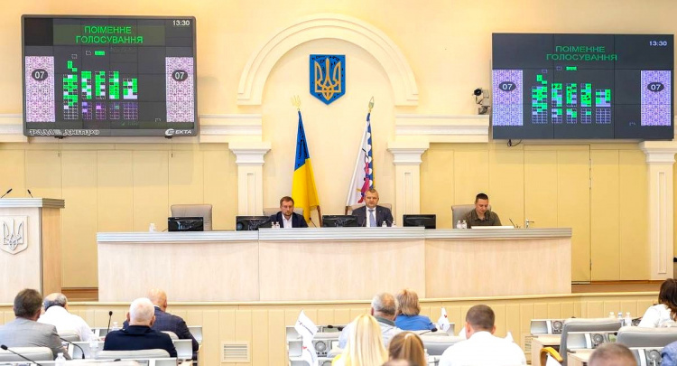Підтримка оборони, медицини, освіти та ветеранів: головні серпневі рішення Дніпропетровської обласної ради