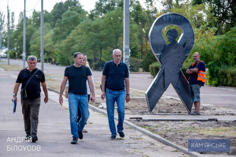 Силует воїна та мапа України: у Кам’янському облаштовують особливе місце для родин військових